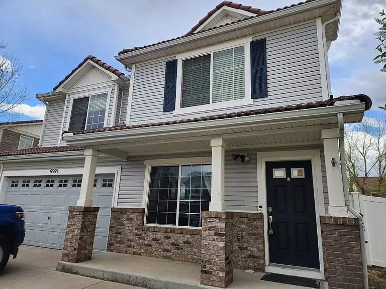 9565 Castle Oaks Dr — Photo 2