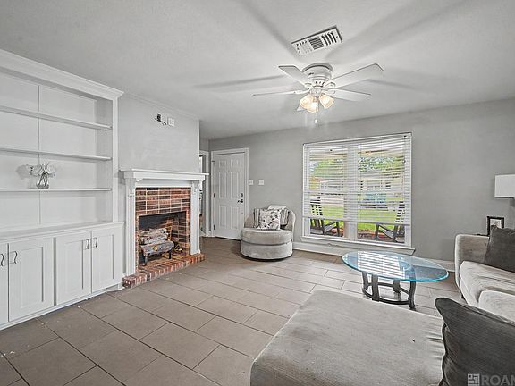 3rd image of 103 Joan St
