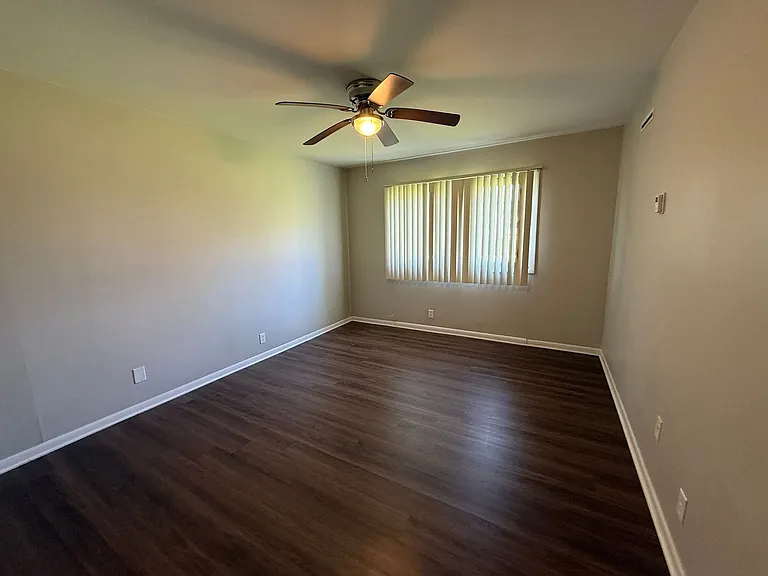 Executive House Apartments — Photo 34