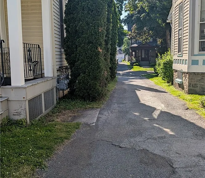 28 Vick Park #B — Photo 2