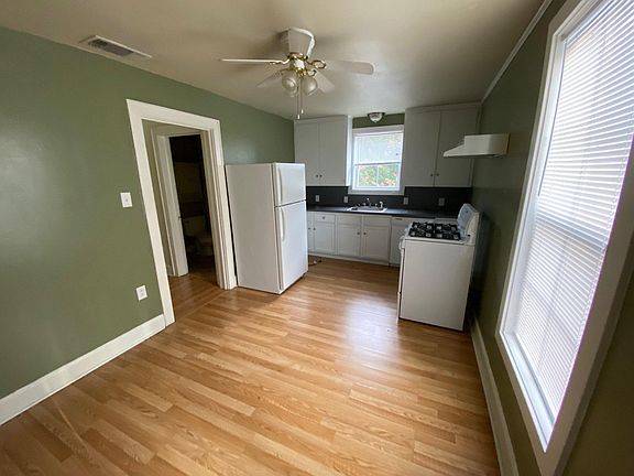 3rd image of 221 Houston St #3