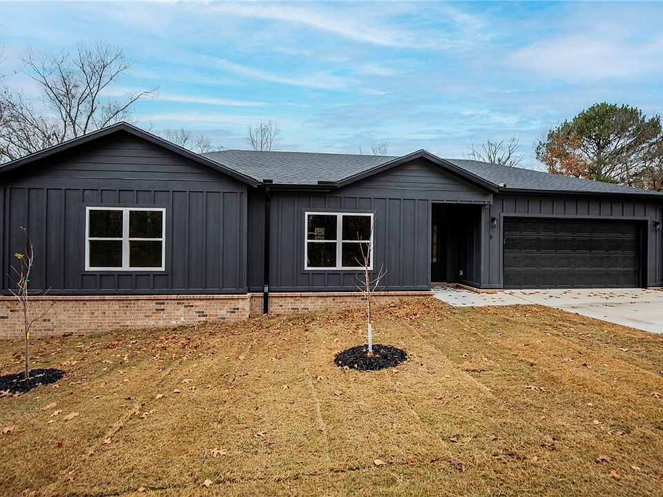 1st image of 5 Orkney Dr