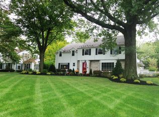 22860 S Woodland Rd, Shaker Hts, OH 44122