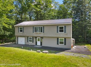 286 Coach Rd, Tobyhanna, PA 18466