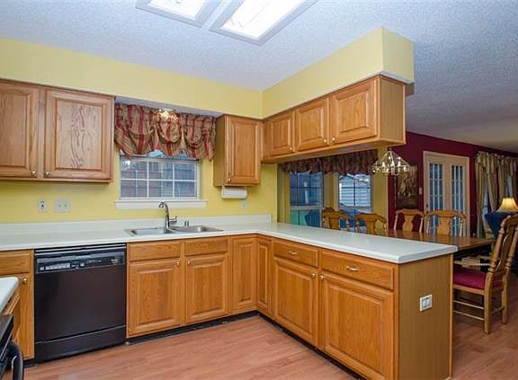 3rd image of 1617 River Birch Dr