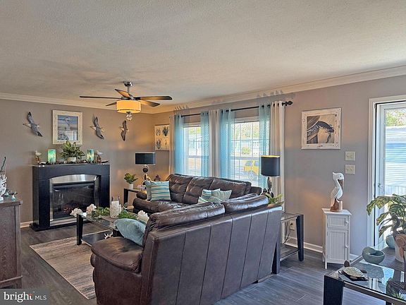 5th image of 42 Branchwood Dr