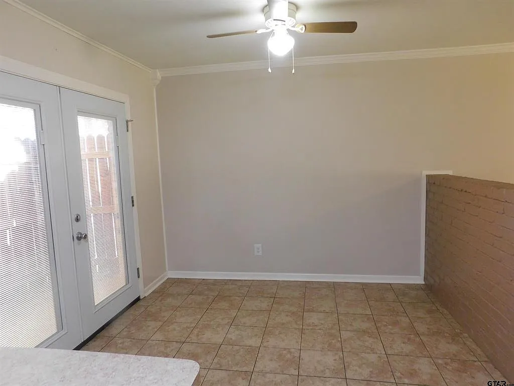 2 bed, 950 sqft, $1,250 — Photo 3