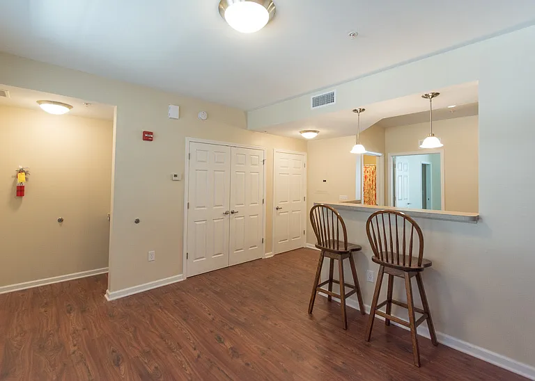 Tenth & College Horizons Apartments — Photo 20