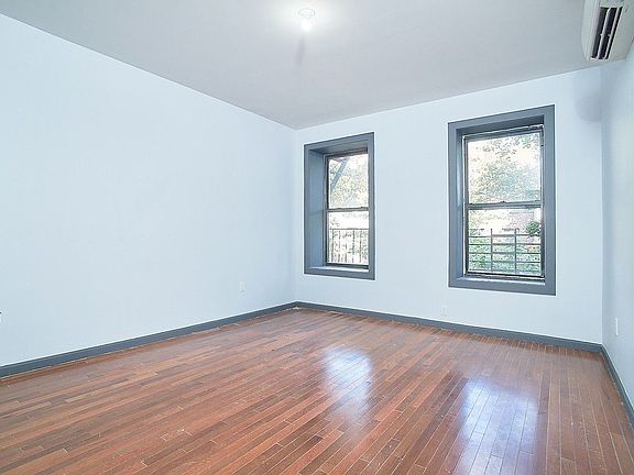 3rd image of 1119 Grant Ave APT 2