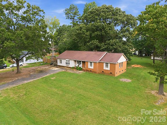 3rd image of 205 Pine Ct