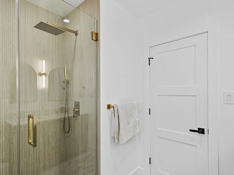 334 W Valencia Ave — Photo 12