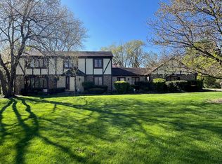 10 Sherwood Rd, Elgin, IL 60120