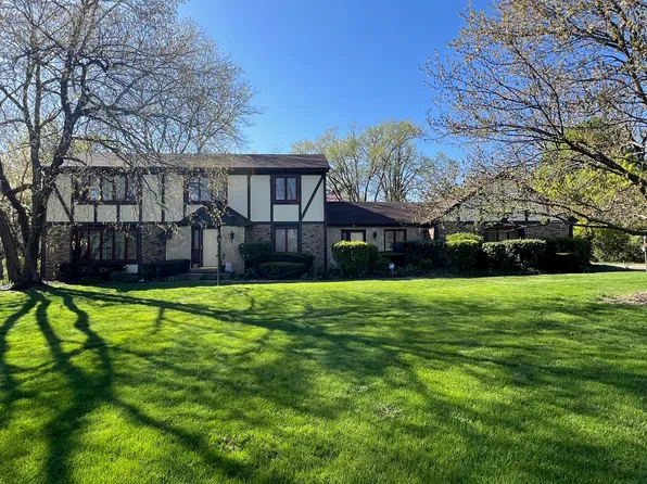 10 Sherwood Rd, Elgin, IL 60120