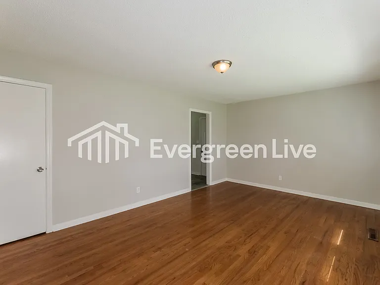 9012 E 73rd St — Photo 5