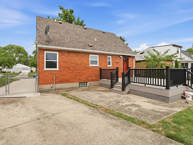 8330 Wexford Ave — Photo 41