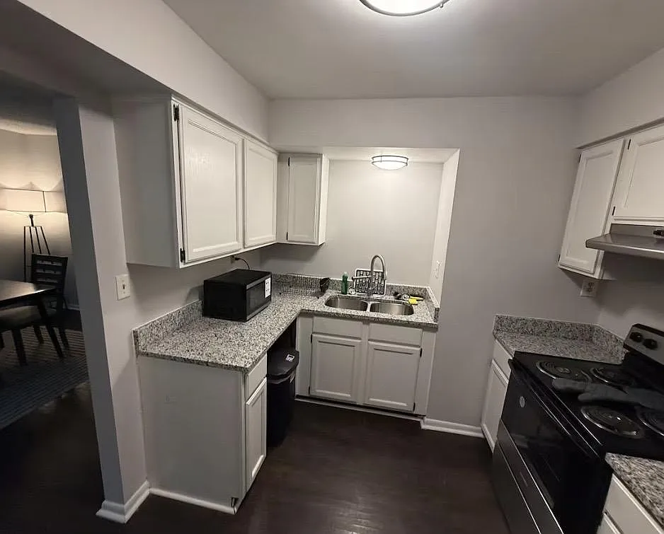 4 bed, 2.5 bath, 1689 sqft, $1,594 — Photo 3