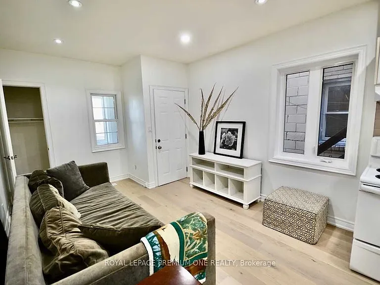 312 Rustic Rd #B — Photo 3