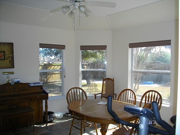 3rd image of 111 Savannah Place Cir