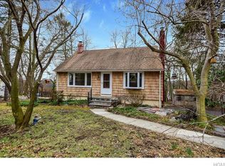 3771 Valleyview St, Mohegan Lake, NY 10547