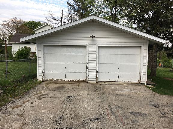 detached 2 car garage