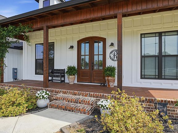 5th image of 602 Country Club Rd
