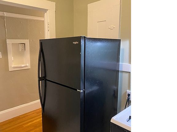 4th image of 437 Hyde St APT 2