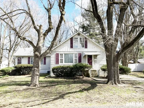 708 N Taylorville Blvd, Taylorville, IL 62568