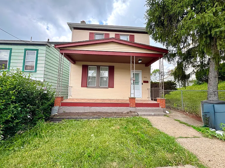 1616 Leolyn St — Photo 2