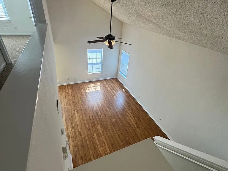 1209 Porchester Ln — Photo 11