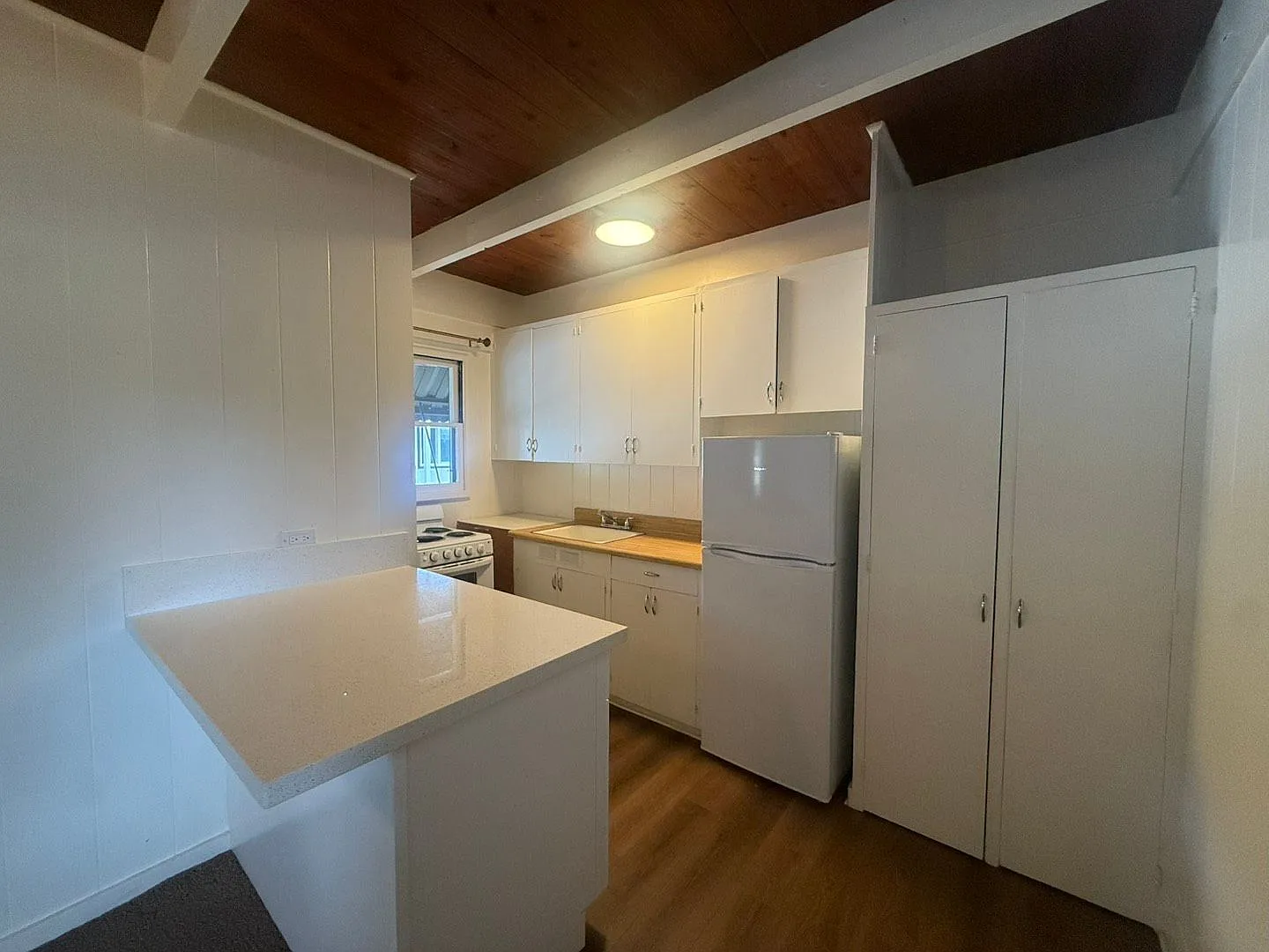 2032 Kapiolani — Photo 3