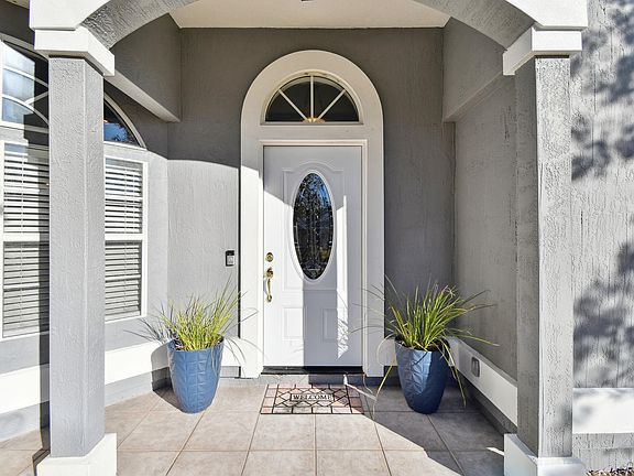 3rd image of 304 Woodridge Ln