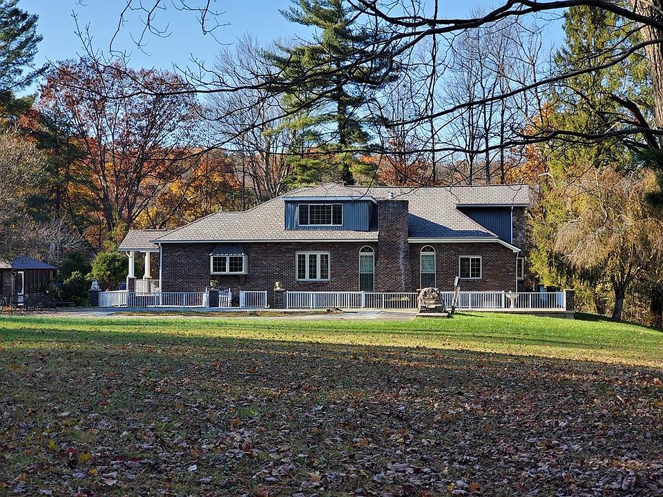 1st image of 28 Fredericks Dr