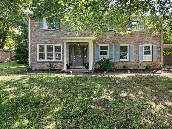 3rd image of 4828 Briarwood Dr