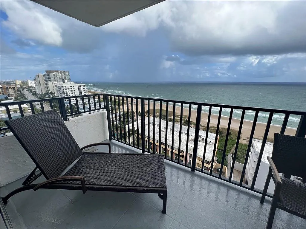 2 bed, 2.0 bath, 1338 sqft, $5,000 — Photo 2