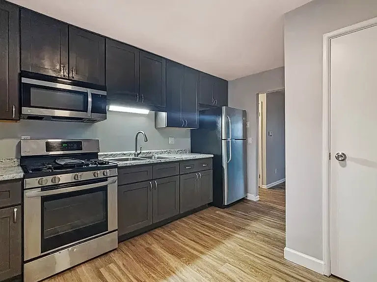 1720 Porter St SW #10 — Photo 4