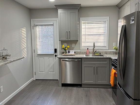 4th image of 2637 Lester St