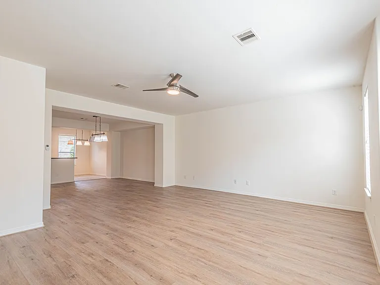 8117 Silverton Creek Ln — Photo 4