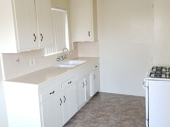 2nd image of 319 N Maryland Ave APT 11