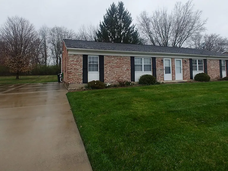 704 Erin Dr — Photo 9