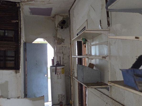 chicago-illinois-442890507 picture