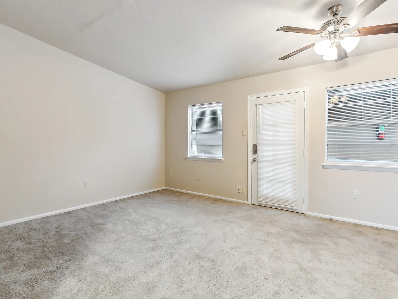 1 bed, 750 sqft, $995 — Photo 3