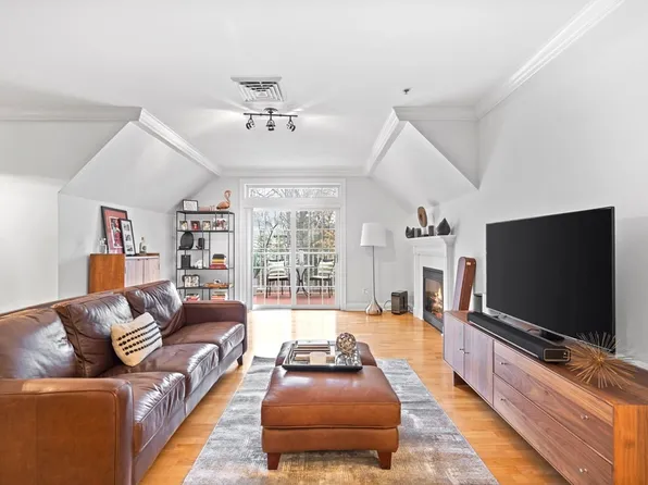 95 Conant St Unit 412, Concord, MA 01742