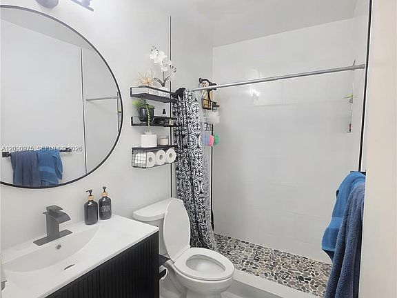 4th image of 2151 NE 68th St APT 209