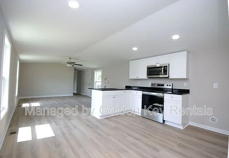 106 Lindsey Brooke Ln — Photo 3