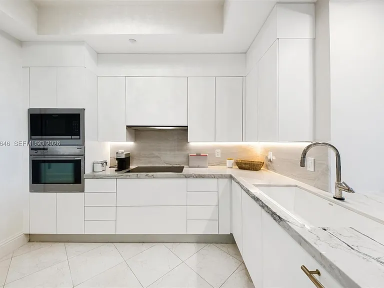 100 S Pointe Dr #702 — Photo 9