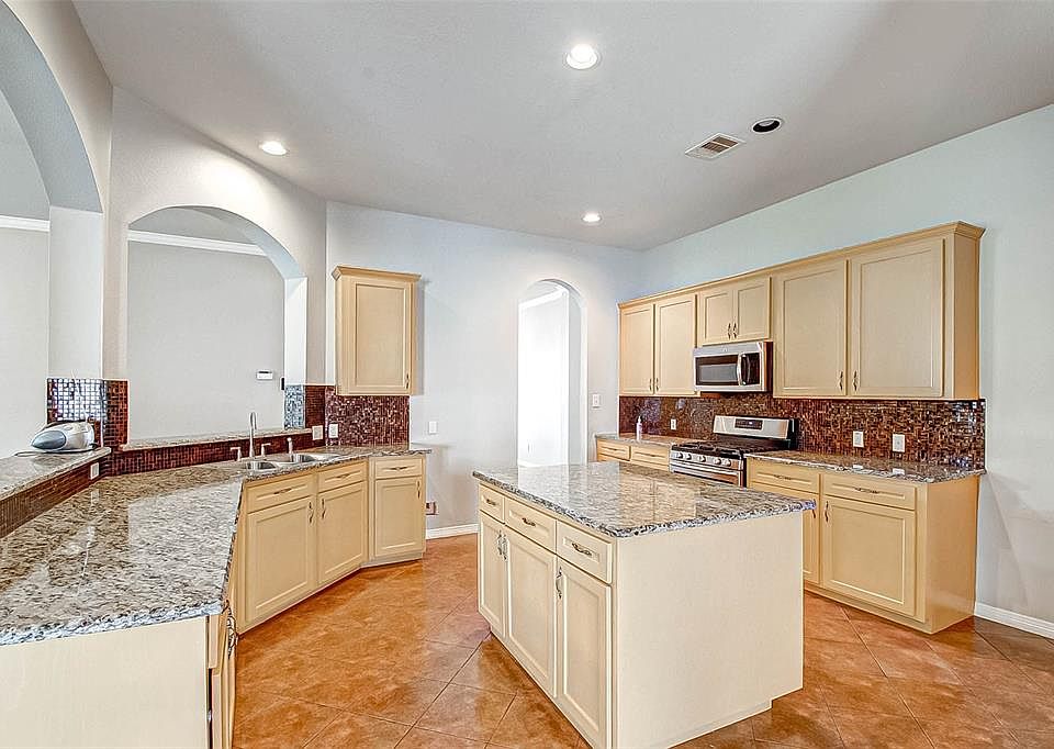1st image of 626 Silver Creek Cir