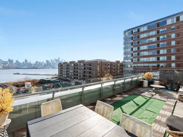 9 Avenue At Port Imperial image 23 of 27