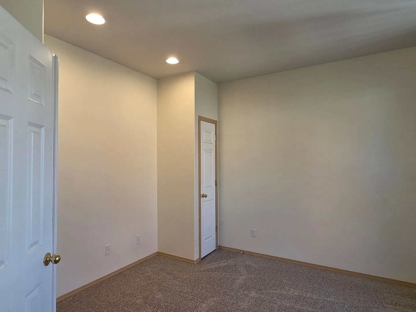 Large 4 Bedroom 2.5 bathroom Single Family Home in Larch Way Neighborhood, Lynnwood $3600 per/mo — Photo 4