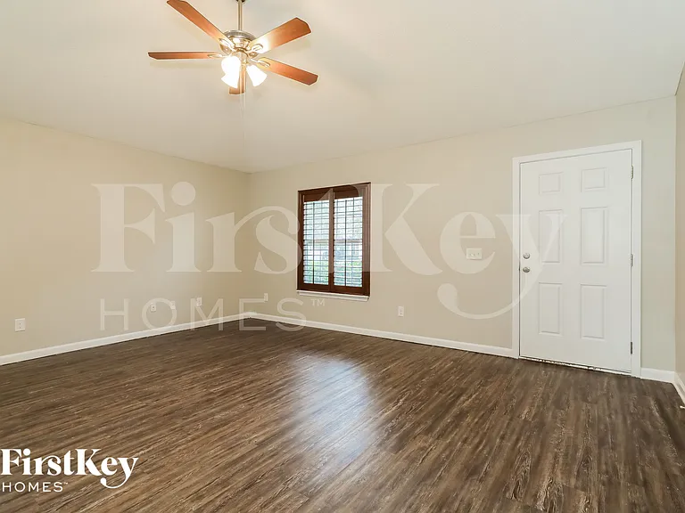 5668 Village Pond Cir — Photo 3