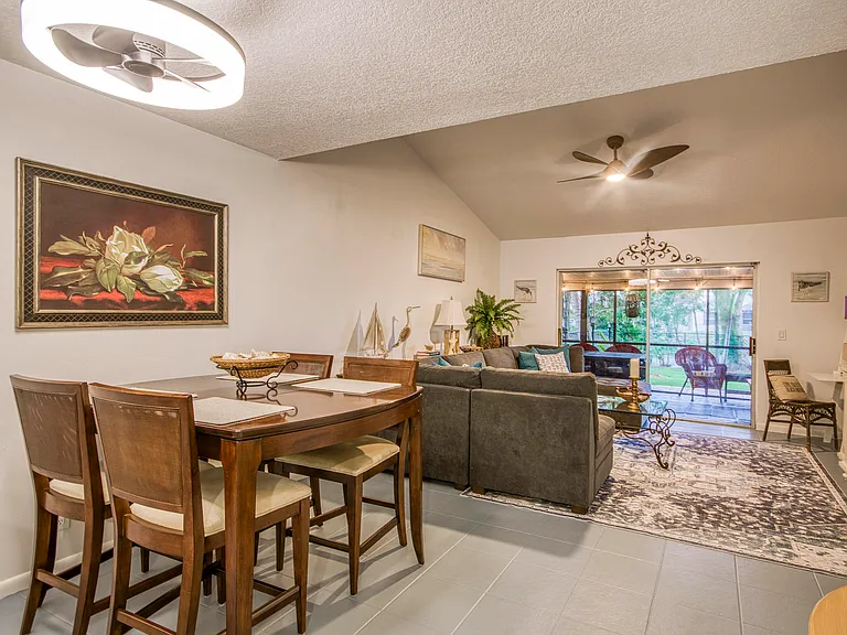 178 Pinewood Ct — Photo 2